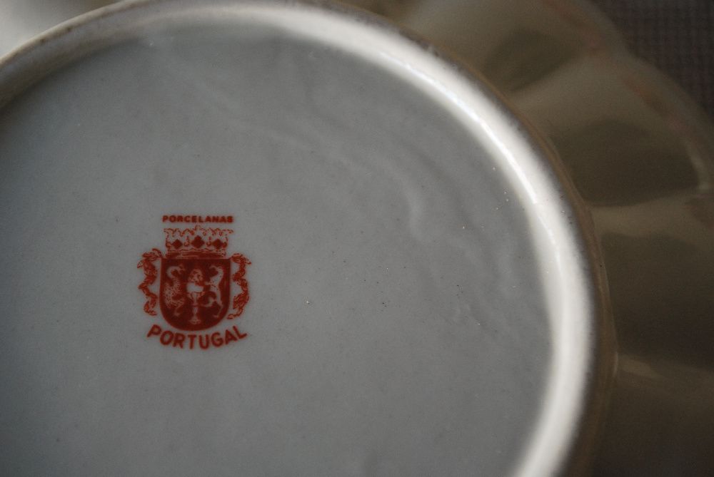Prato Antigo Porcelana (Carimbo Real) da NG - Oficina de Porcelanas
