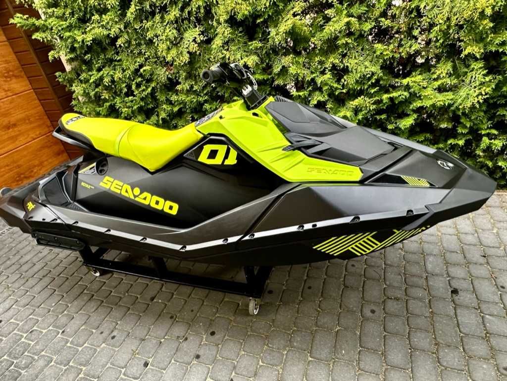 Skuter wodny SeaDoo Spark Trixx 2023 3up, 2 mth, Manta Green,