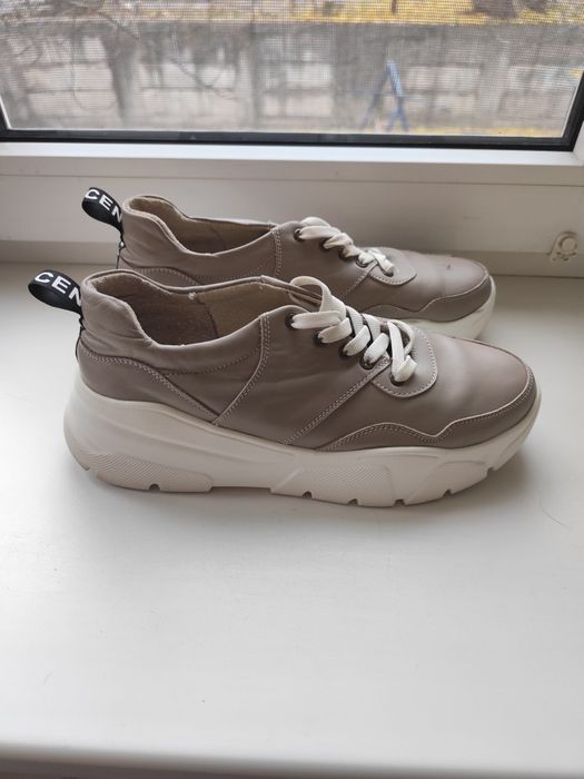 Кросівки жіночі 41 розмір