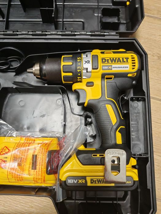 Шуруповерт DeWalt DCD790D2