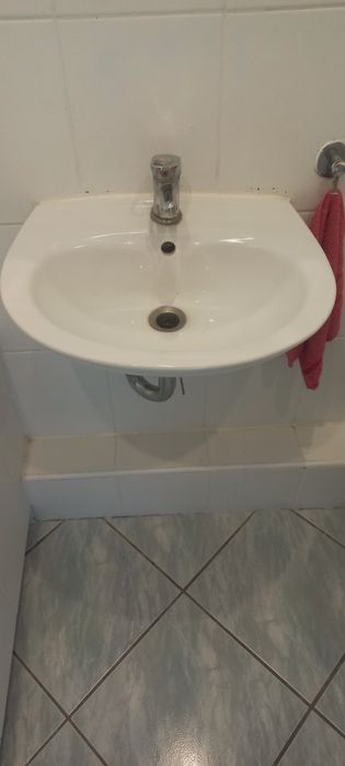 Umywalka wraz z baterią