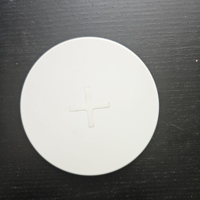 Ładowarka bezprzewodowa IKEA LIVBOJ