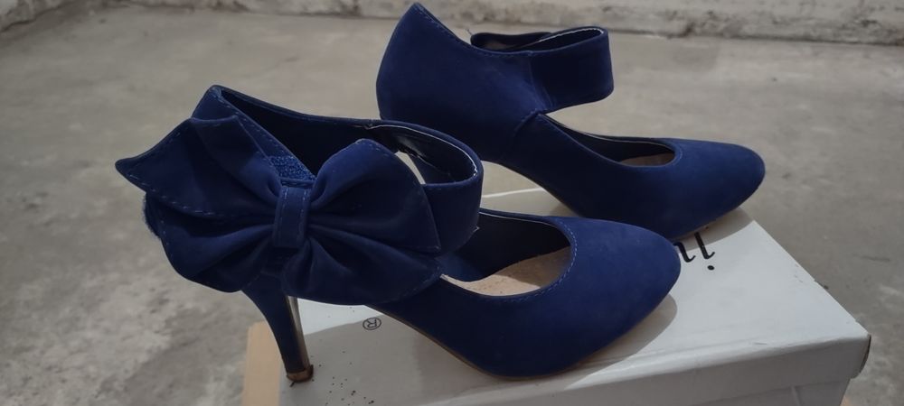 Buty na delikatnym obcasie