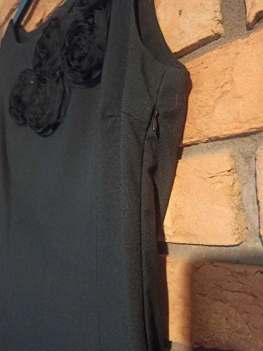 Sukienka czarna dopasowana elegancka aplikacje Savida