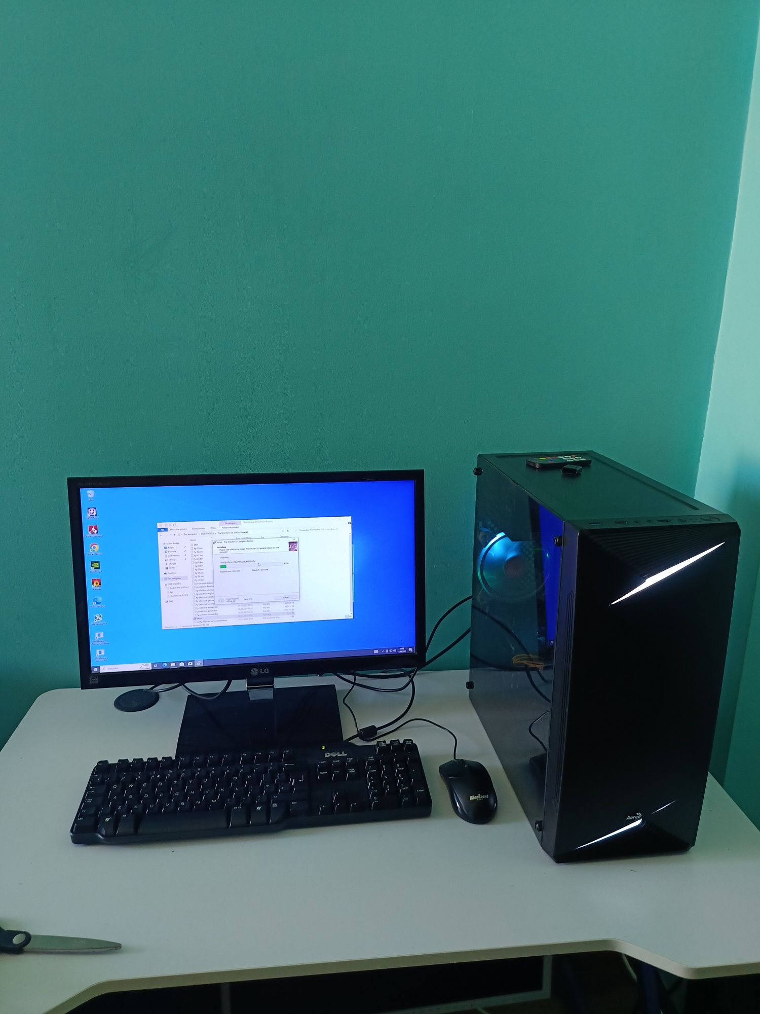 Komputer z Monitorem