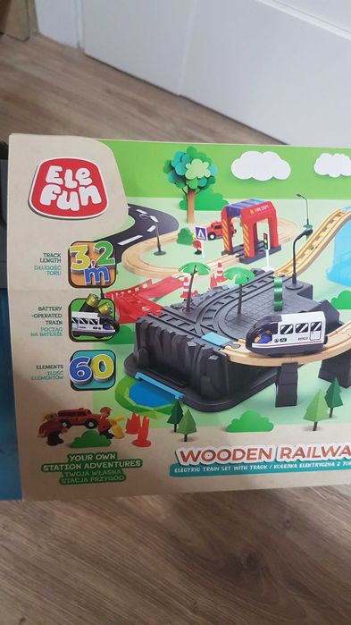 Tory drewniane zestaw z pociągiem elektrycznym