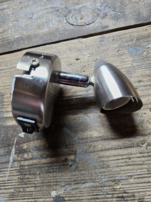 Lampka kinkiet na żarówki zwykle i led.