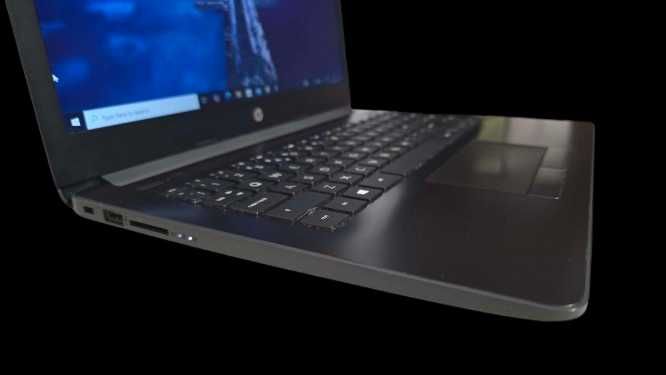 Laptop HP 14-cm0506sa 14 " AMD A4 4 GB / 64 GB czarny