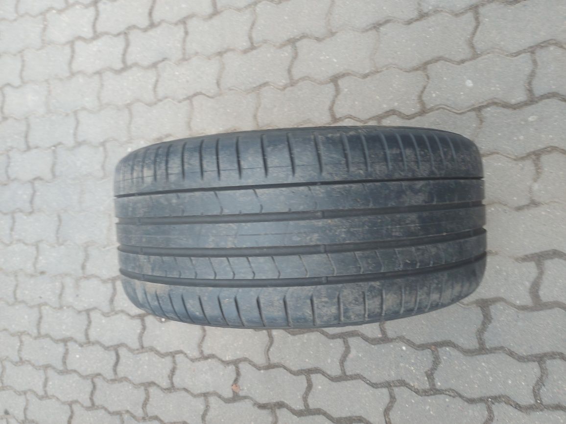 Opona 255/35/19 Pirelli