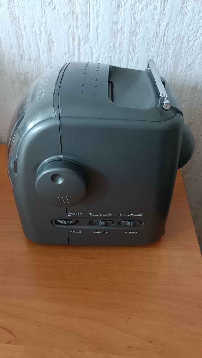 Telewizorek z radiem HCM Czarnobiały sprawny zabytek