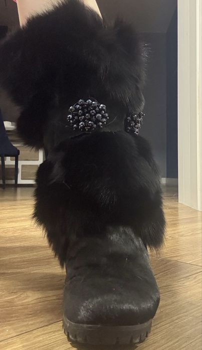 Чоботи хутряні жіночі