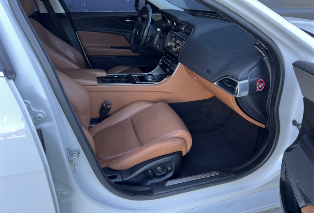 Jaguar XE 2.0D AWD 2016