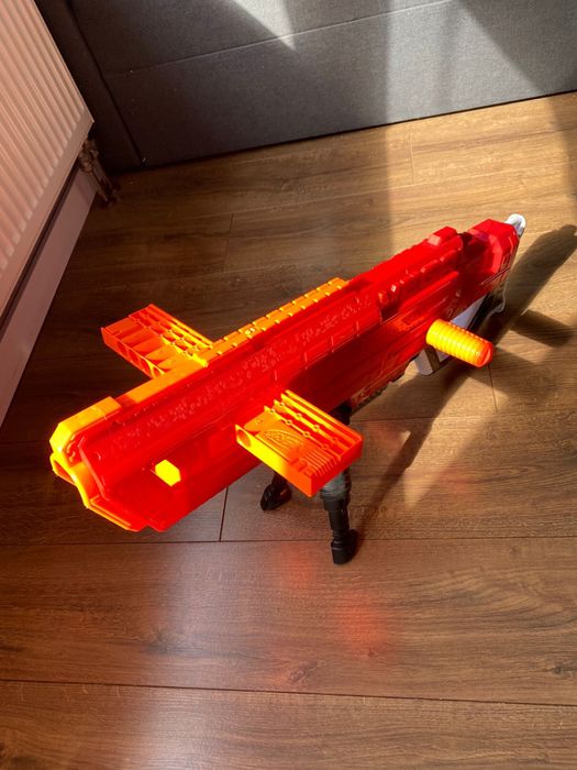 Дуже велий Nerf бластер