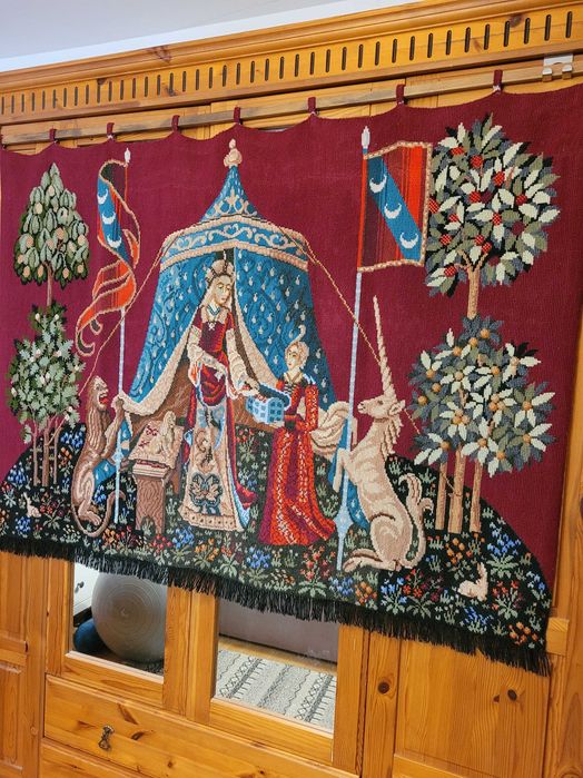 Gobelin PRL Dama z jednorożcem haft wełną 110/150 na listwie