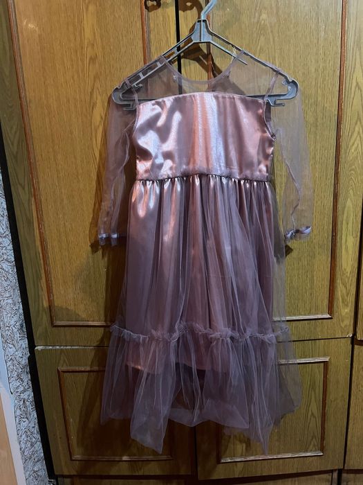 Продам сукні дитячі