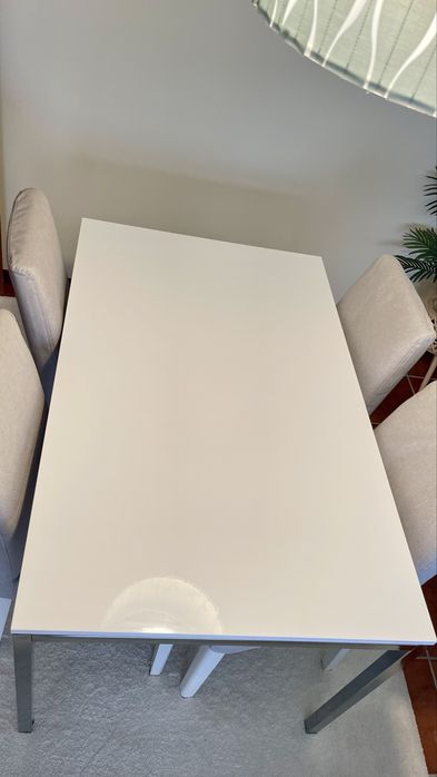 Conjunto mesa + 4 cadeiras sala