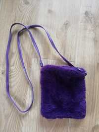 Futrzana torebka listonoszka fioletowa dla dziewczynki