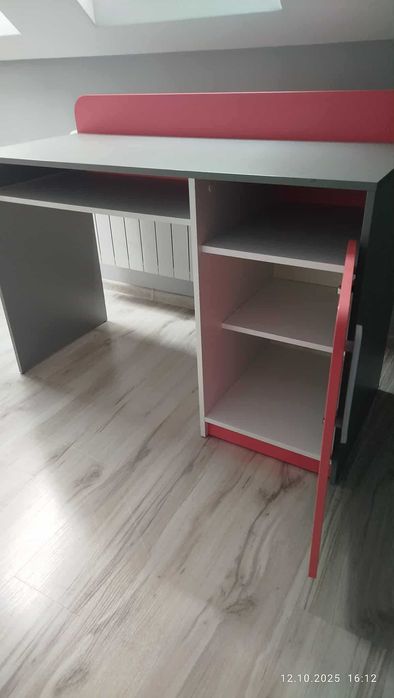 Sprzedam biurko dla dziewczynki