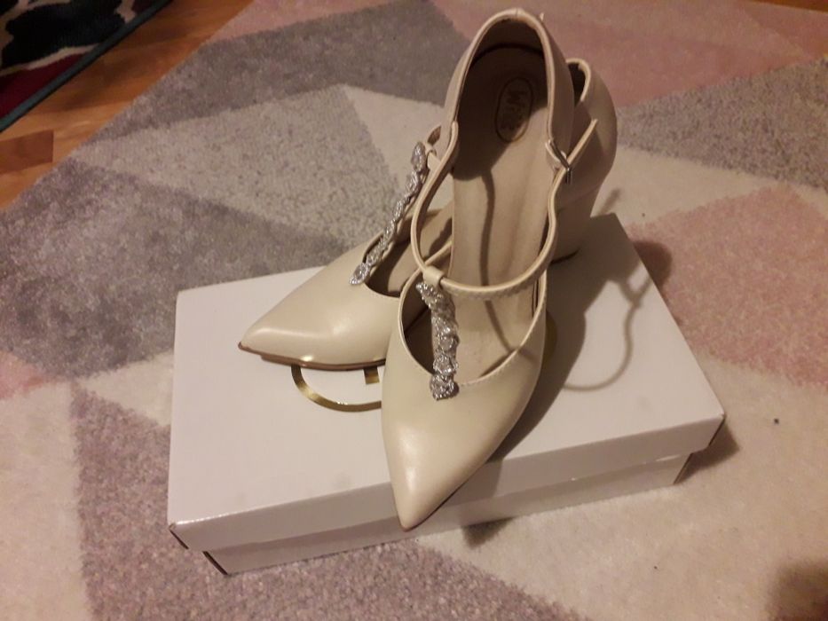 Buty ślubne 37 piękne, bogato zdobione