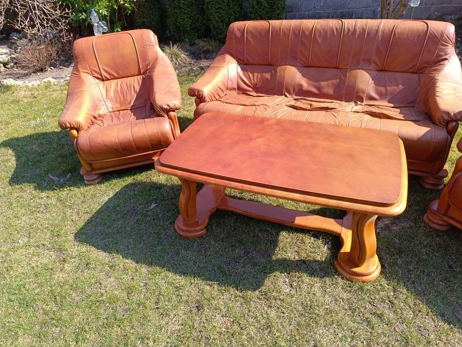 Wypoczynek skóra naturalna z stolikiem, sofa i fotele