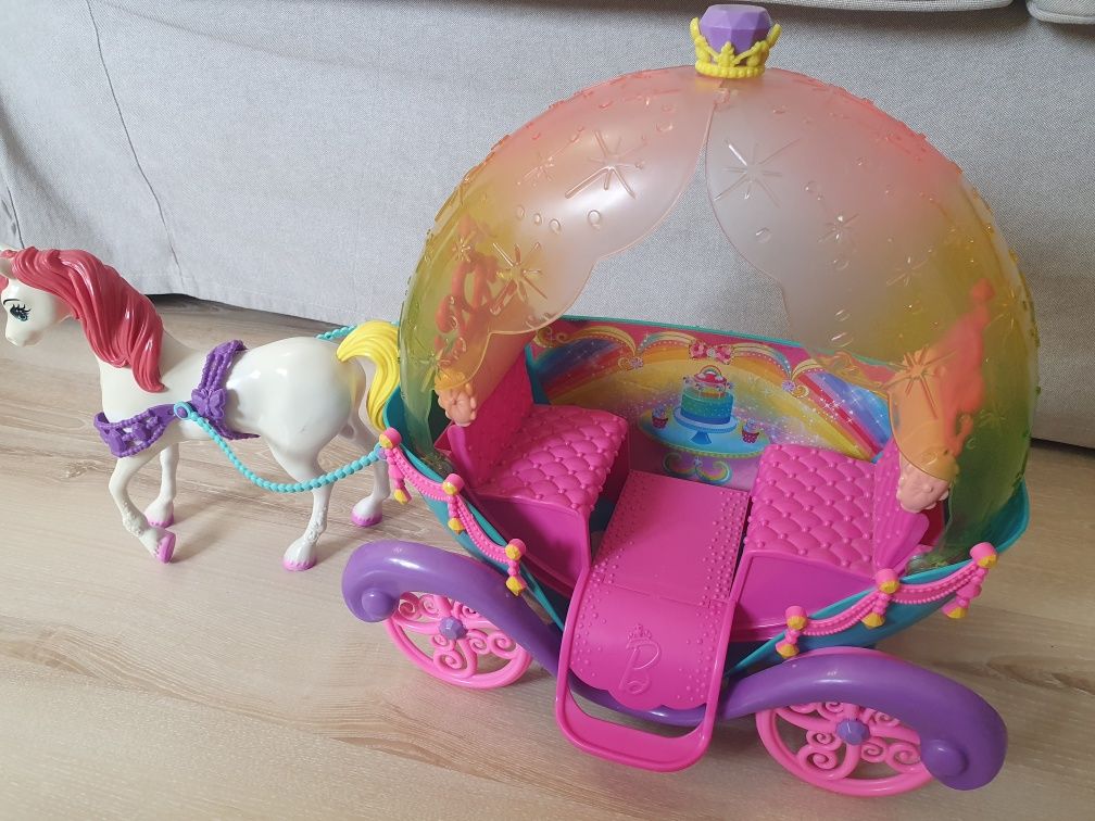 Barbie tęczowa karoca