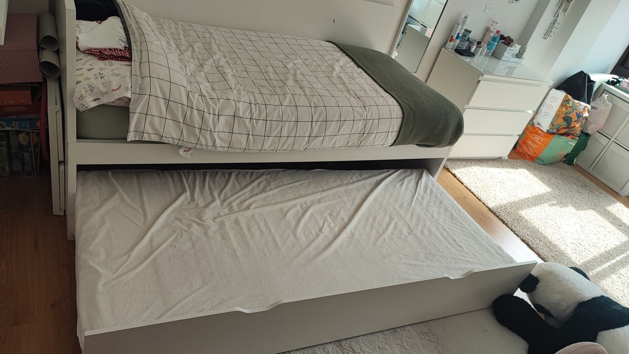Cama criança com gaveta cama de 2070 mm por 970mm com colchões.