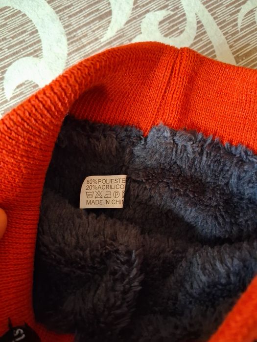 Продаються 2 шапки