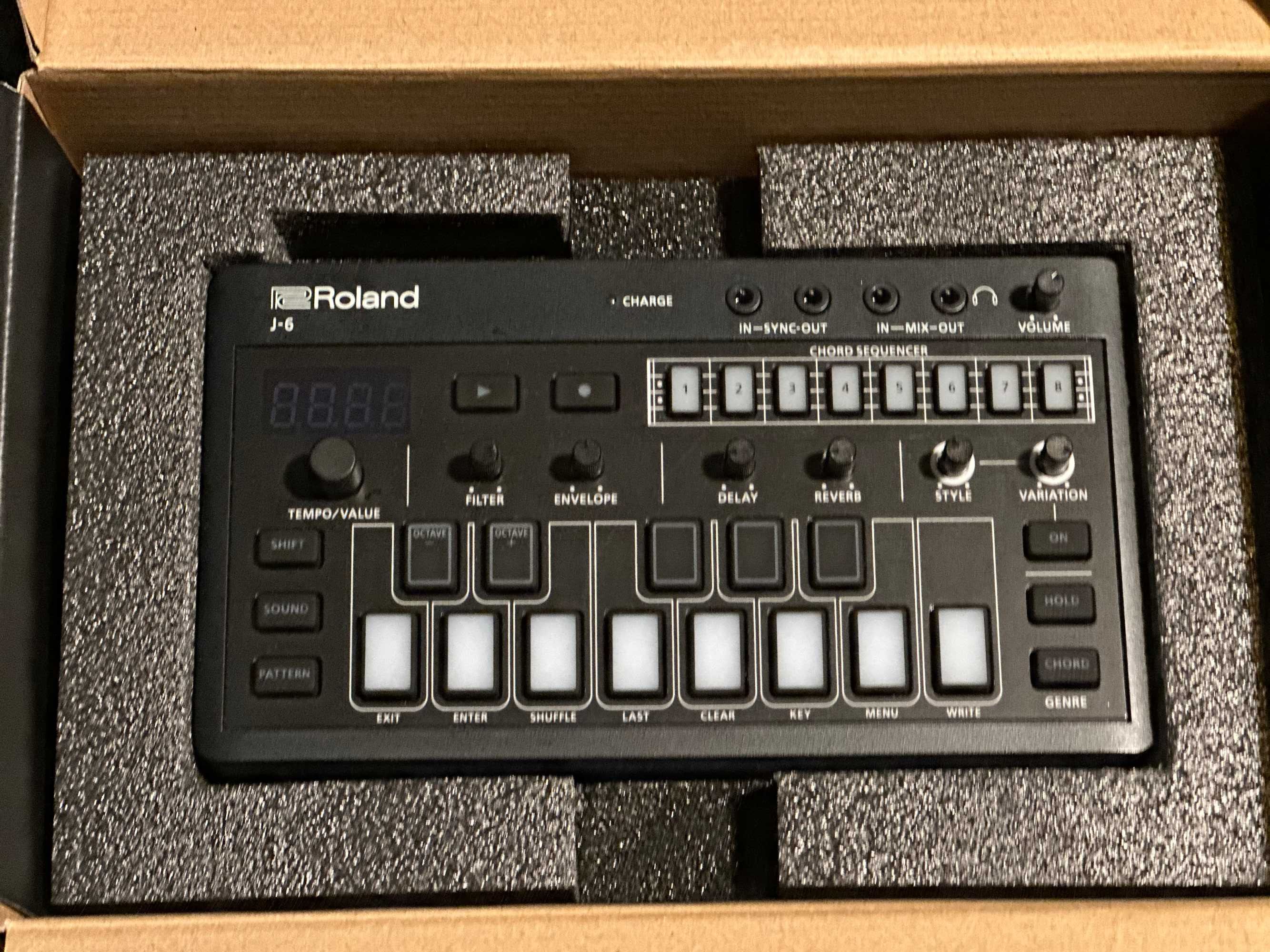 Roland Aira J6 T8