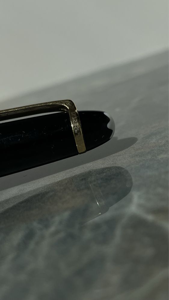 Шариковая ручка Montblanc Meisterstuck