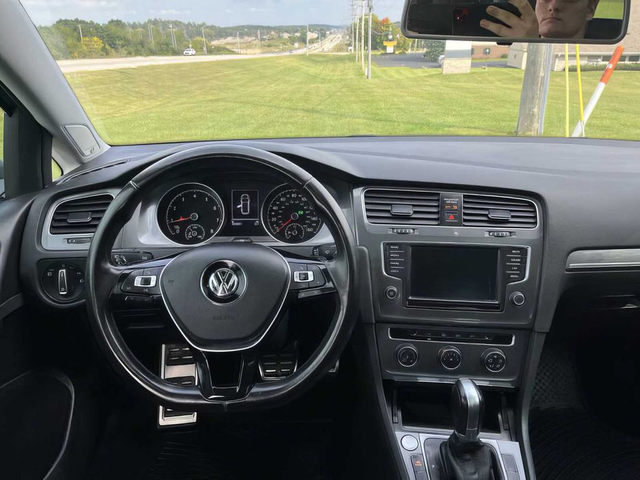 Volkswagen Golf      2017