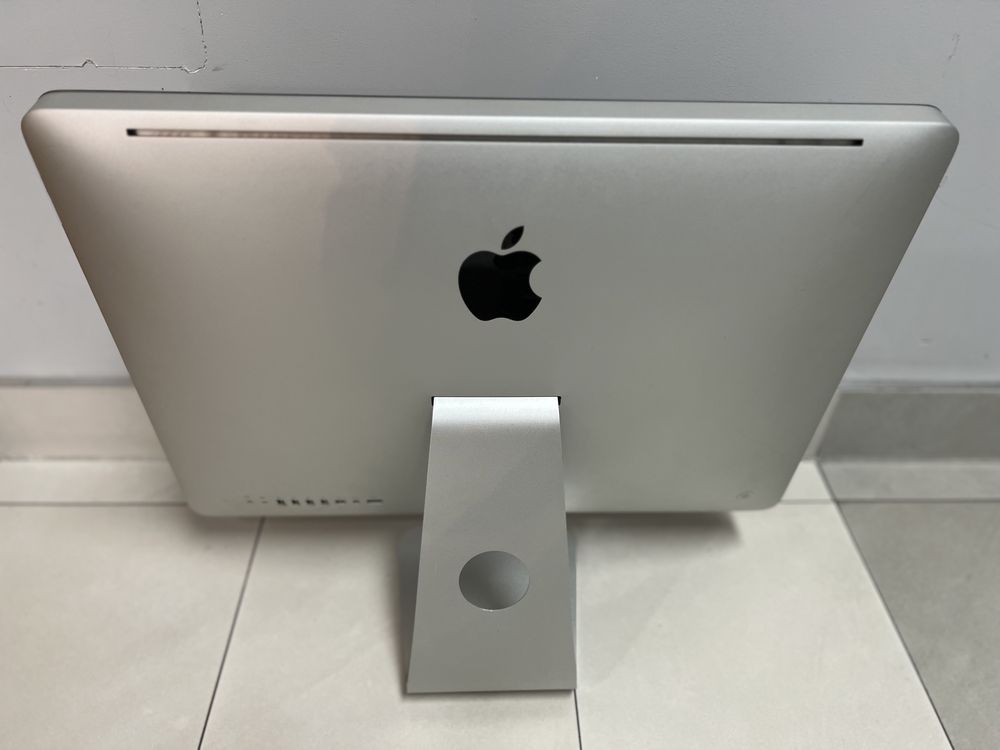 Apple iMac 21,5 2010 Core i3 3.06GHz 8GB/500GB Radeon 4670