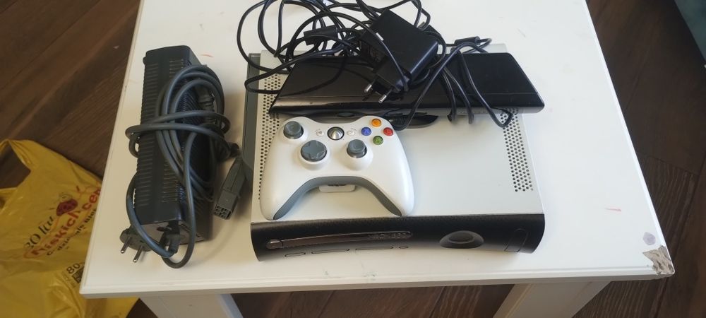 Xbox 360 komplet zasilacz kamerka sprawny plus gry