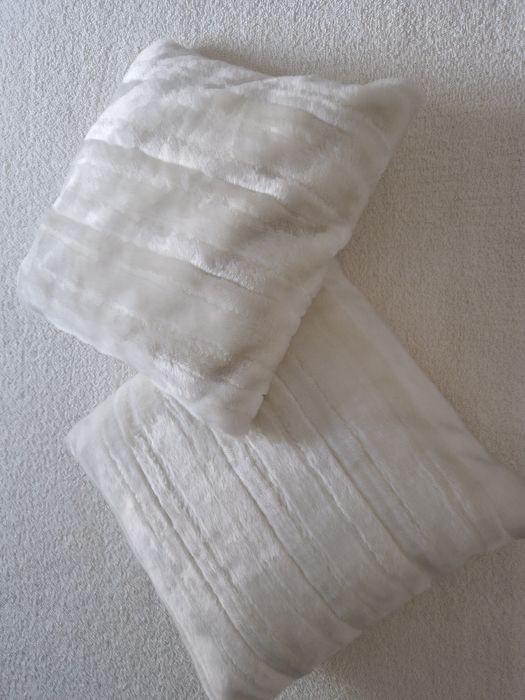 Almofadas (várias). Todas em bom estado.