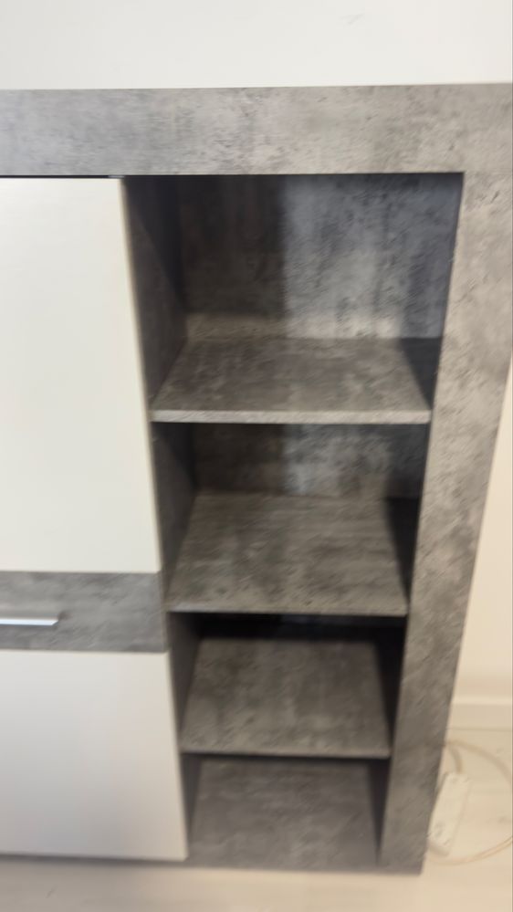 Armario de sala com porta e prateleiras
