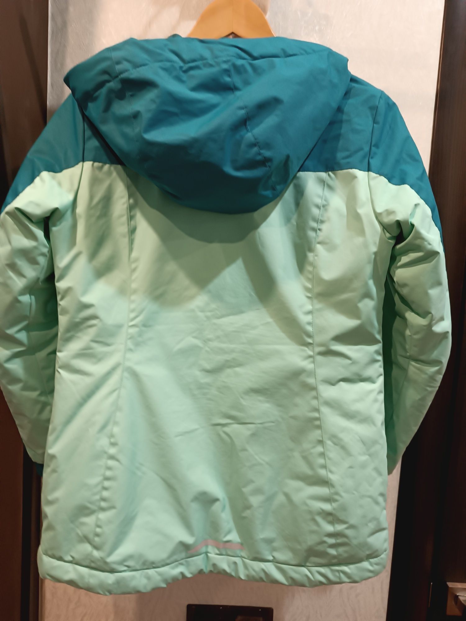 Осенняя курточка для девочки 146-152
