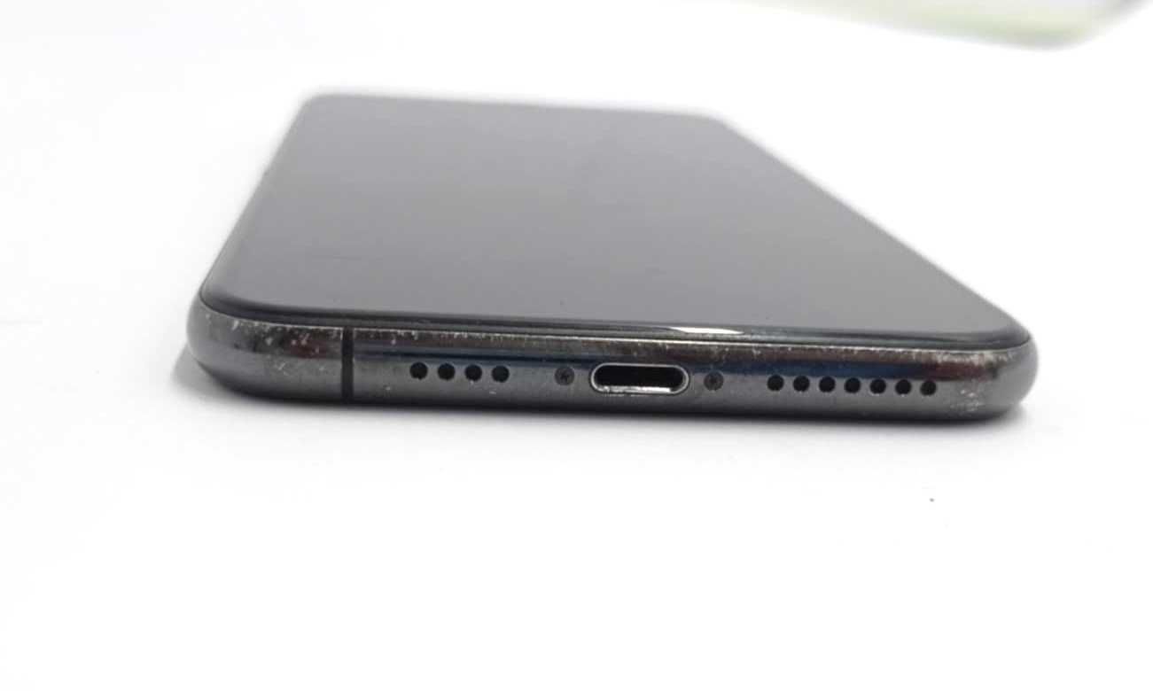 Telefon smartphone Apple iphone 11 pro max zablokowany
