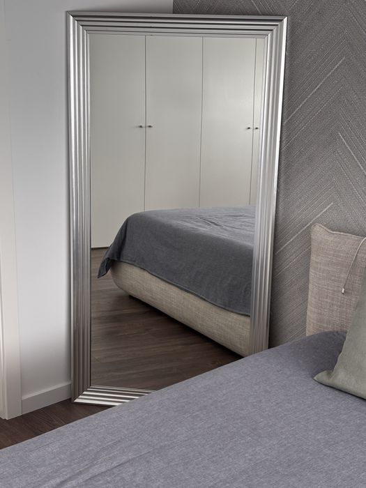 Espelho decorativo moldura prateada 80x1,65