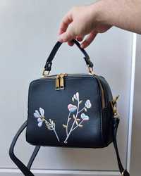 Жіноча міні сумочка з вишивкою квіти женская сумка клатч