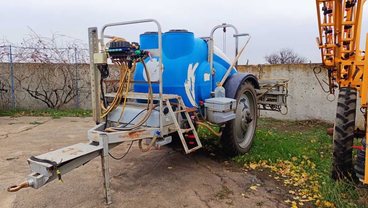 Трактор МТЗ 82.1,  ХТА-250 та інвентар