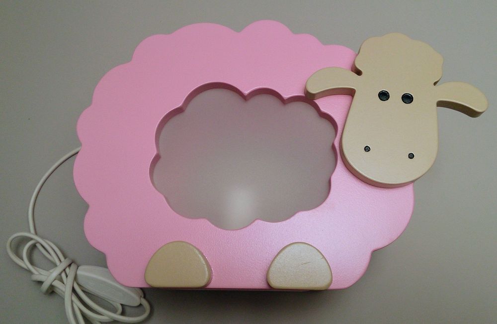 Candeeiro de mesa ovelha para quarto de menina