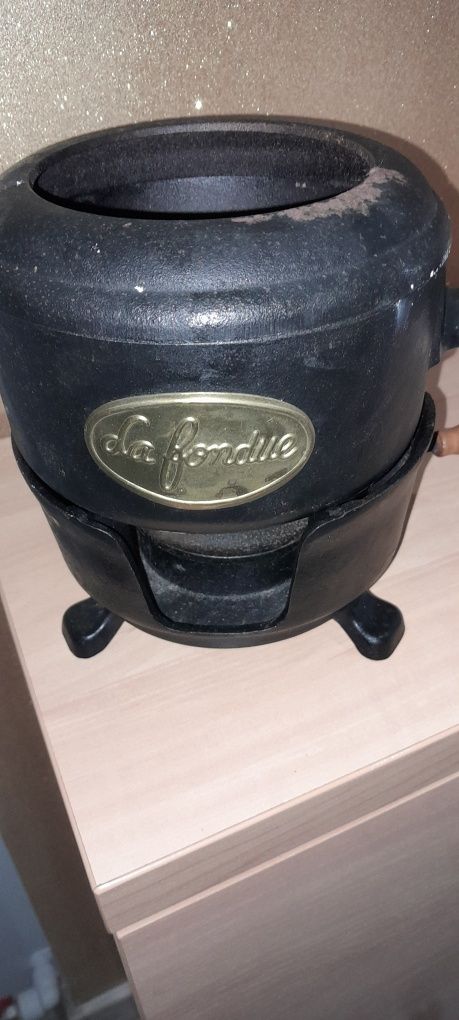 Zeliwny garnek do fondue