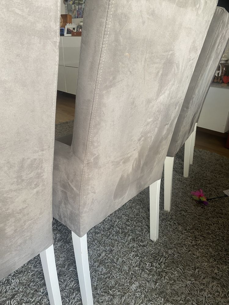 Stół i 4 krzesła tapicerowane