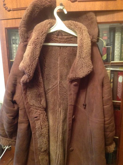Женскую натуральную дублёнку с капюшоном 48-50р в хор состоянии1500 гр