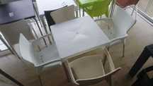 Mesa e 4 cadeiras de esplanada