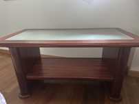 Mesa de centro com tampo de vidro