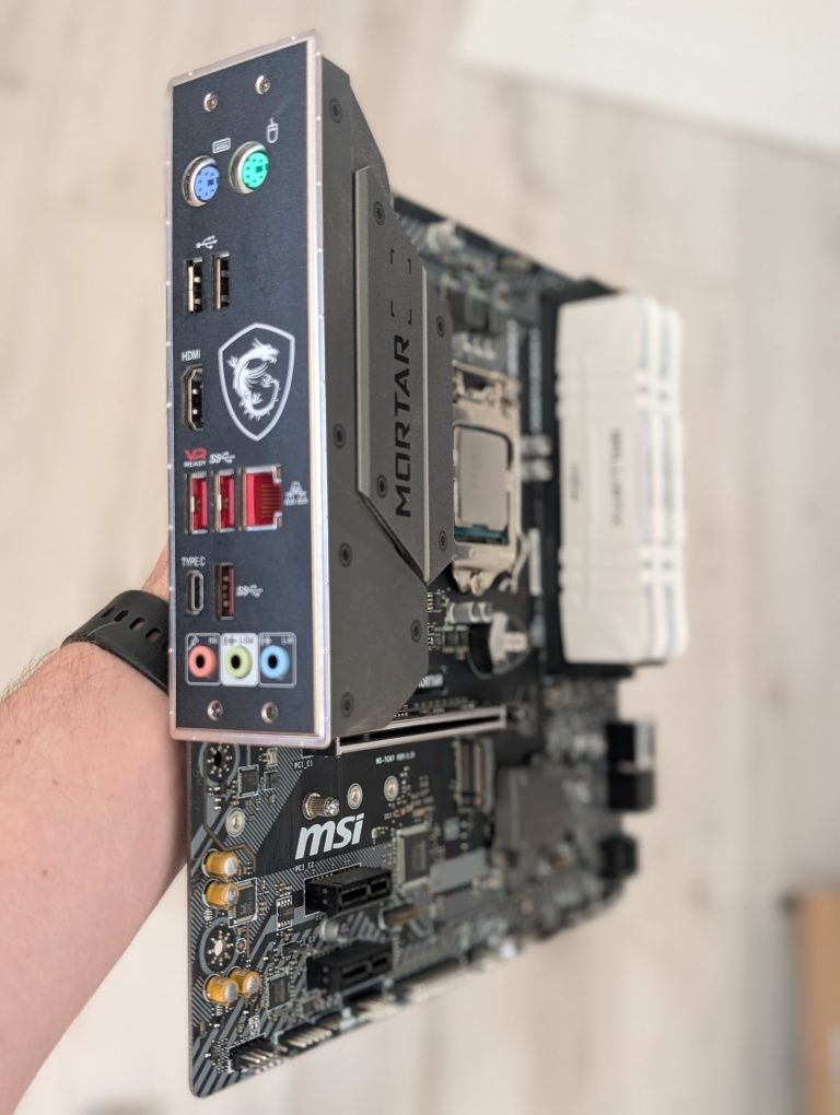 Intel Core I7-9700. Kingston Fury 32gb DDR-4 RAM. MSI mag b365m mortar