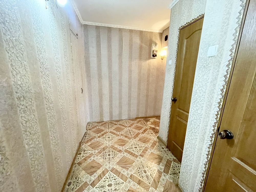 Продам двокімнатну квартиру в Варварівці! Гараж!