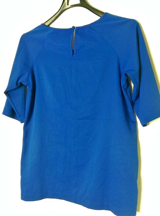 Zwiewna niebieska bluzka krótki rękaw Diverse S