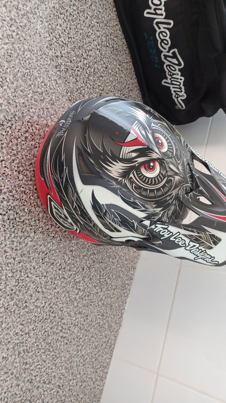 Capacete troylee designs D3