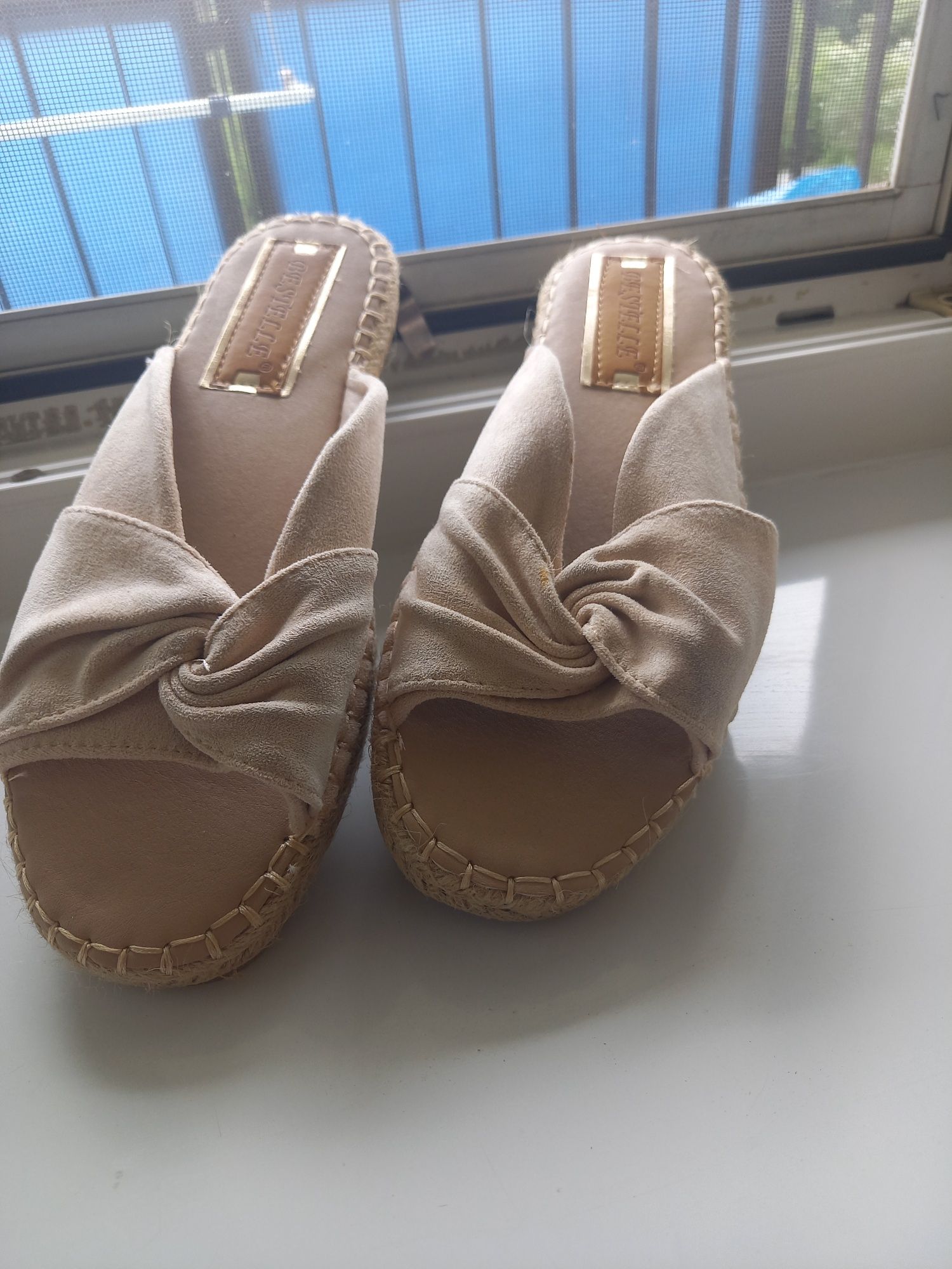 Beżowe welurowe klapki espadryle Bestelle r.37